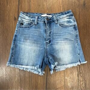 KanCan medium wash raw hem shorts SZ 7/27